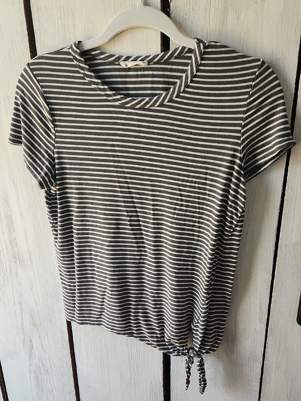Olivia Rae Olive Striped Top With Tie Size Medium